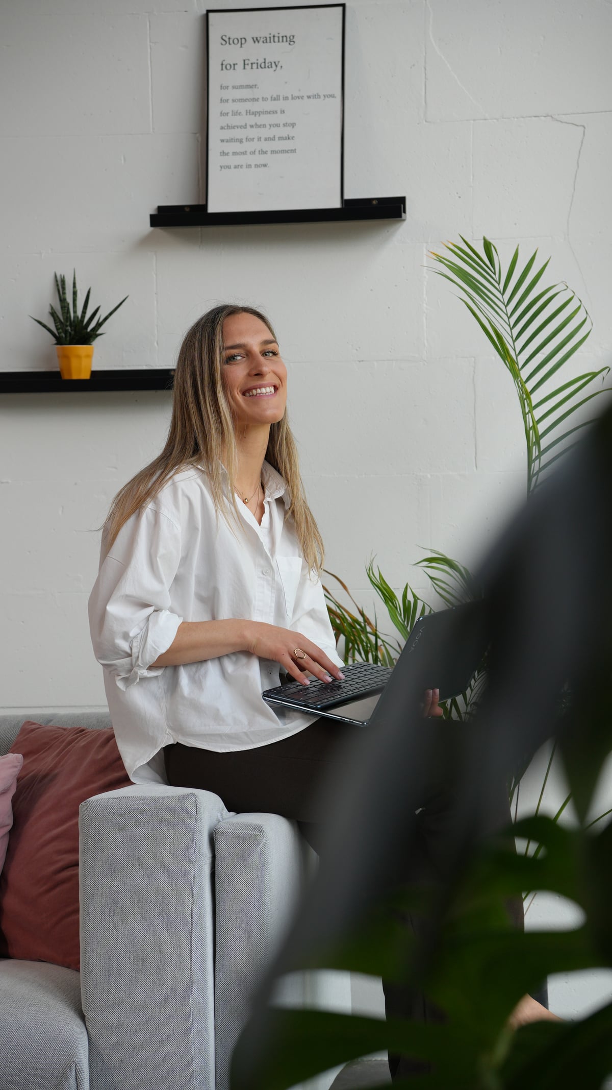 Elisa Volpi, IP attorney and content creator, smiling with her laptop
