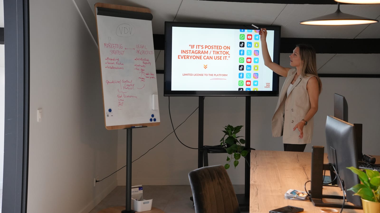 Elisa Volpi presenting a training on the legal side of social media, with course materials on a flipchart and screen